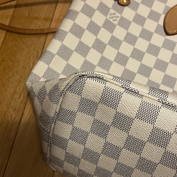 Louis Vuitton Neverfull MM - Picture 5 of 15